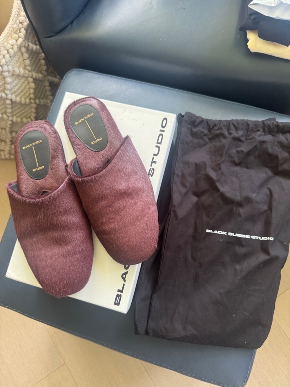 Box and dust bag included black suede studio sona flat in plum - Picture 5 of 7